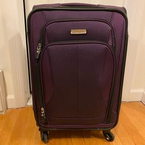 Samsonite carry on luggage